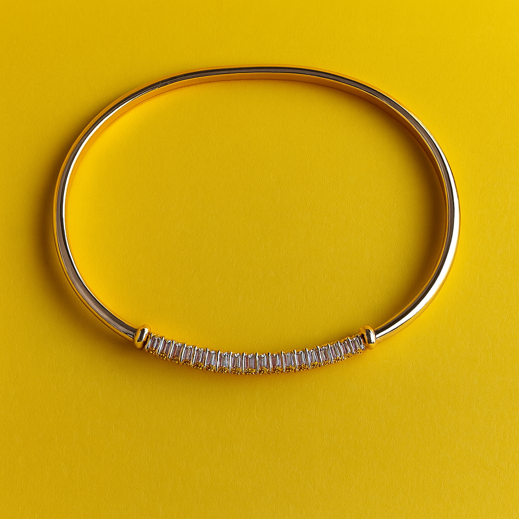 Crimson Radiance Adjustable Gold Bracelet