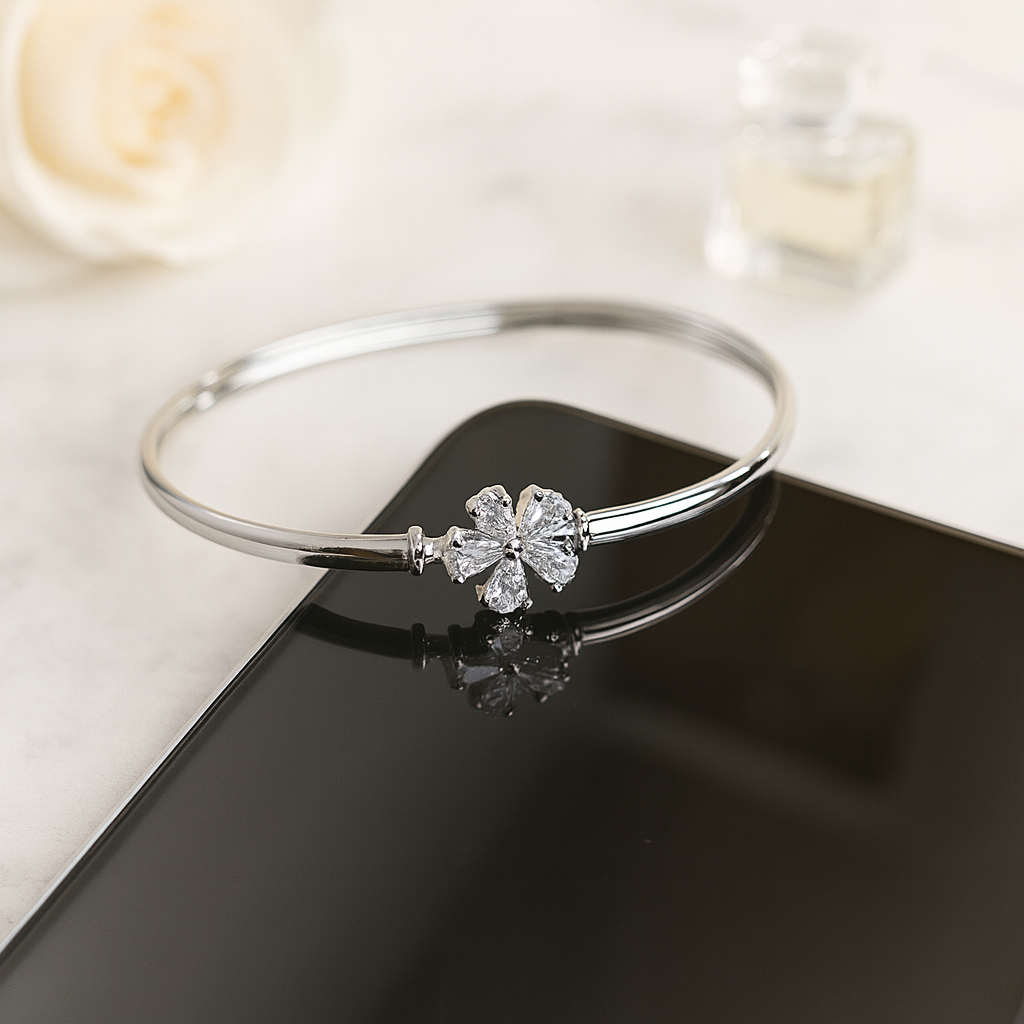 Silver Bloom Clover Bracelet