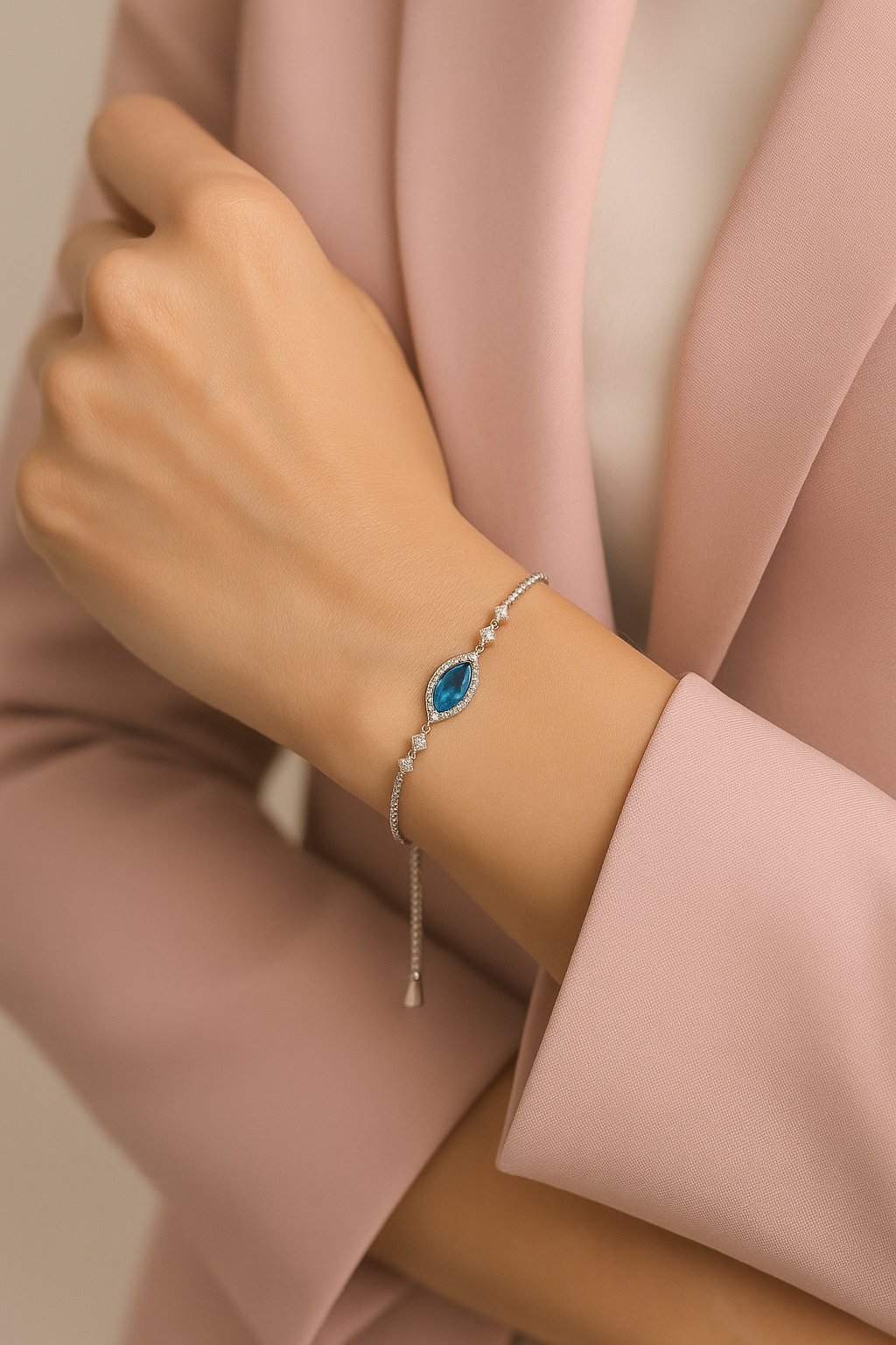 Blue Radiance Bracelet – Silver with Sapphire-Cut Stone