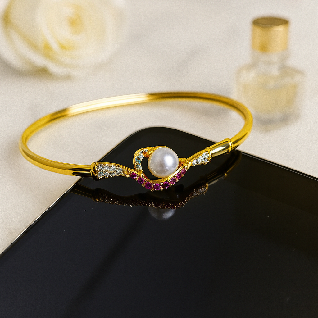 Pearl Grace Gold Curve Bracelet