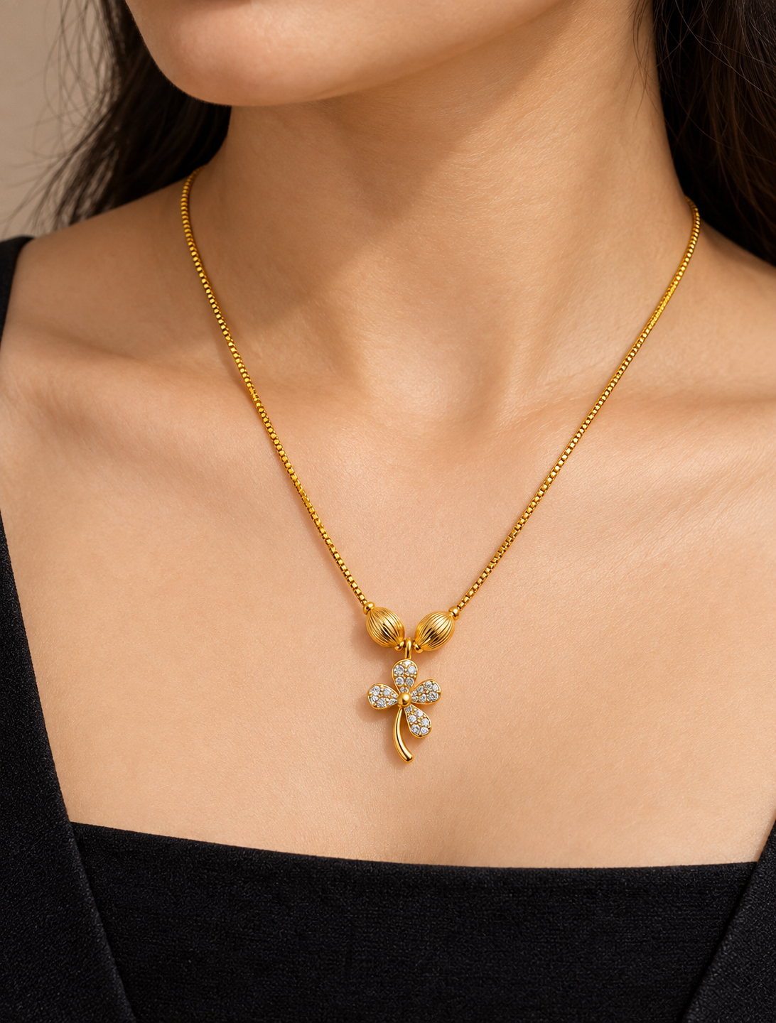 Golden Floral Penndant in a gold plated chain