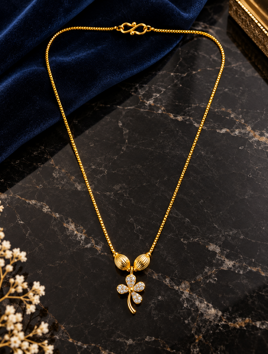Golden Floral Penndant in a gold plated chain