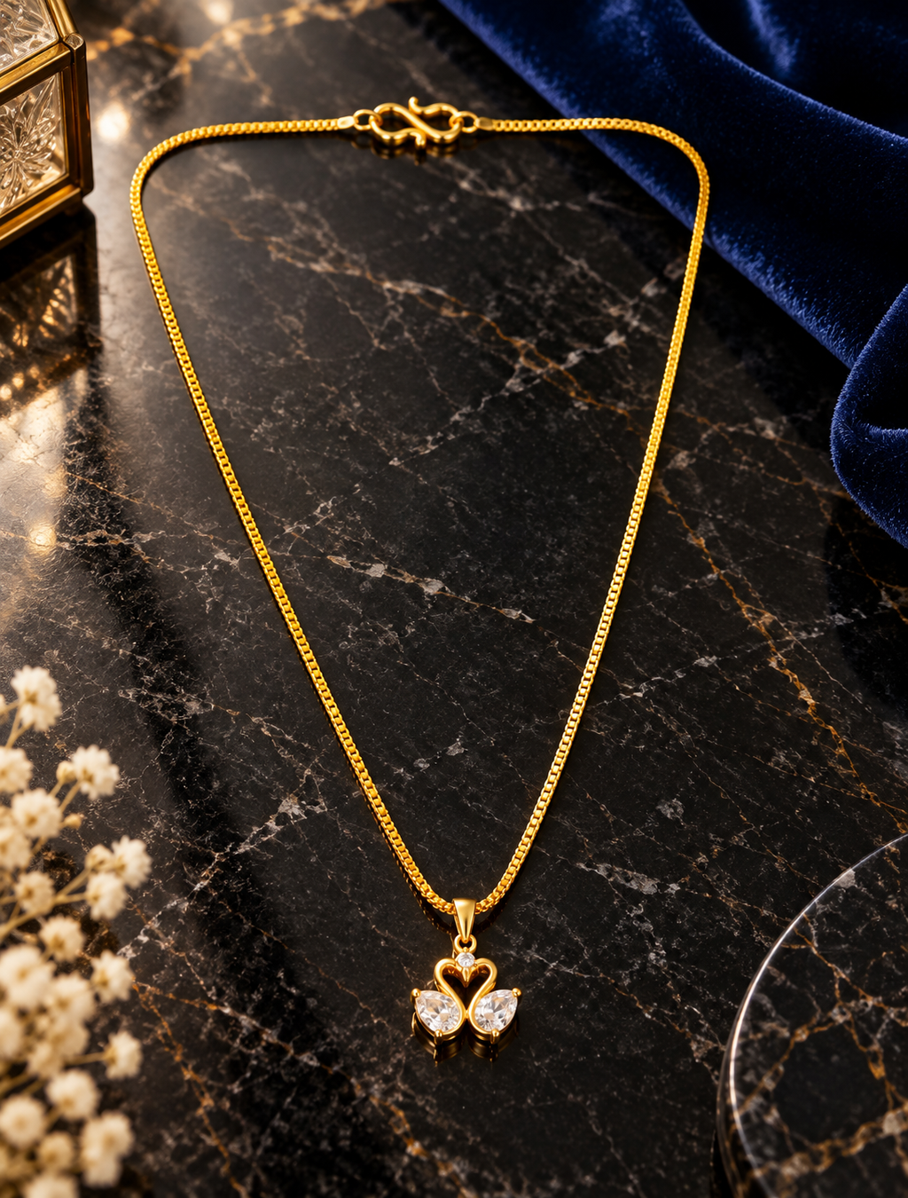 Heart-shaped pendant featuring two swan in a gold plated chain